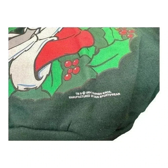 Vintage Christmas Looney Tunes Bugs Bunny Crewneck Size Medium Green 1994 Warner - Picture 12 of 12
